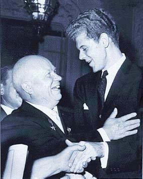 Van Cliburn and Nikita
    Kruschev